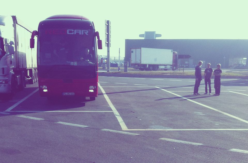 The/Das band playing with visuals