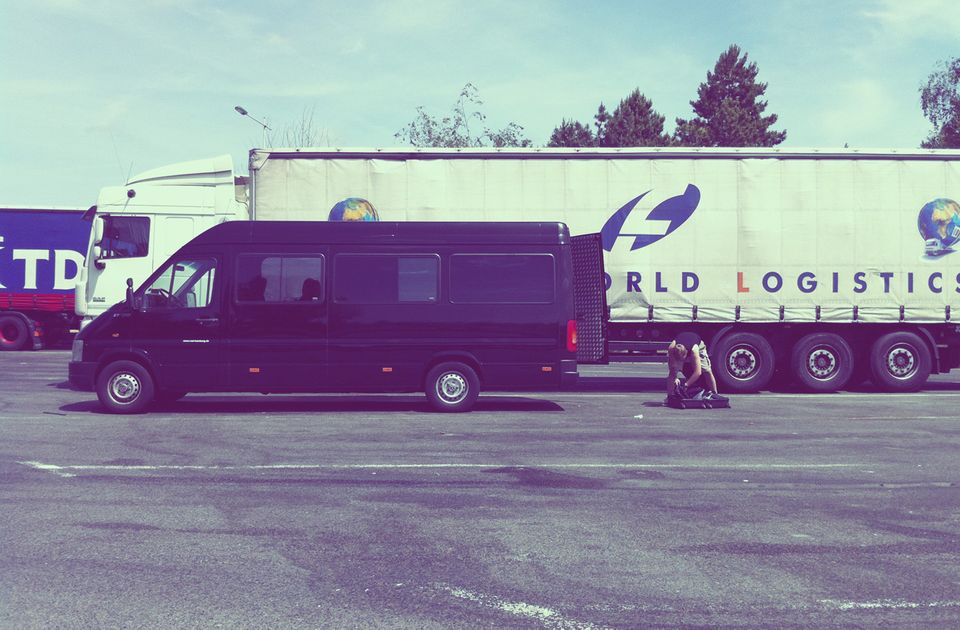 The/Das band playing with visuals