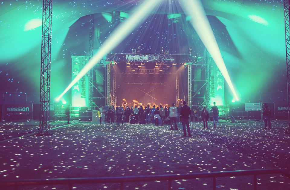 The/Das band playing with visuals