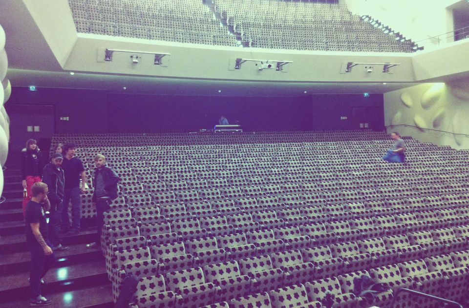 The/Das band playing with visuals